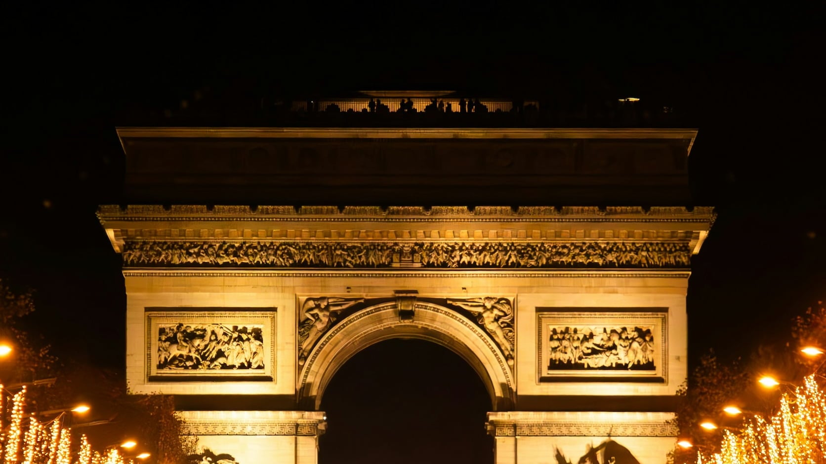 Arc de Triomphe illuminé la nuit, Paris